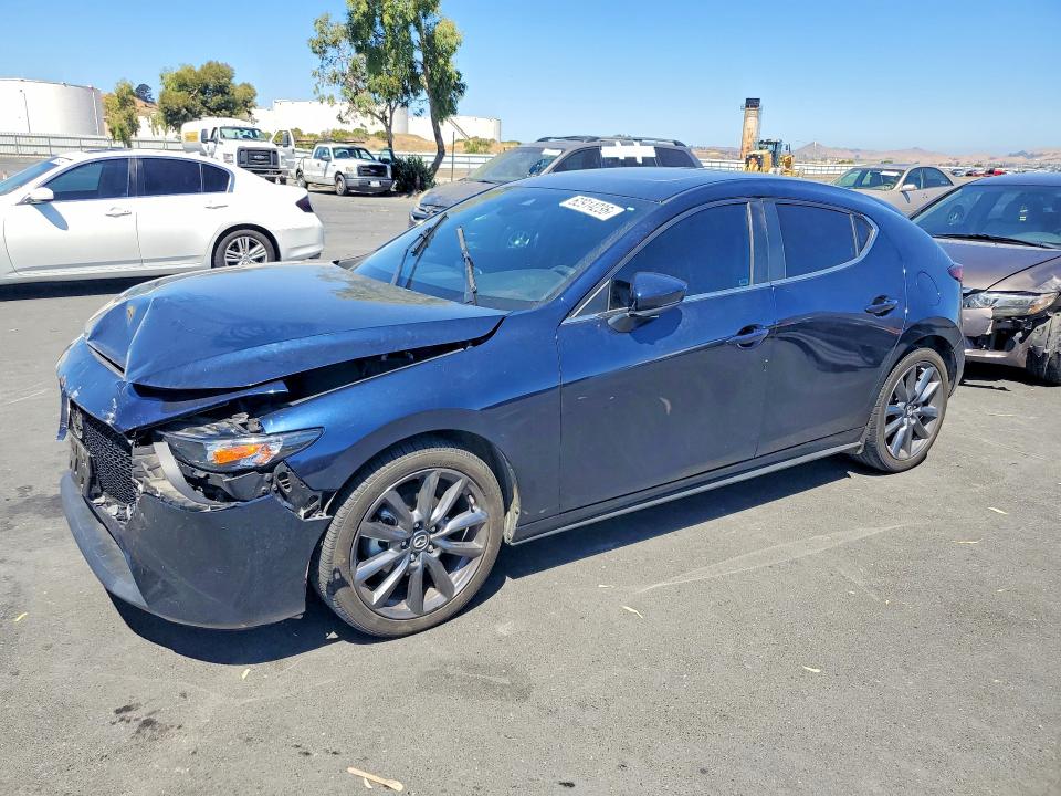 Продажа на аукционе авто 2023 Mazda 3, vin: JM1BPALM4P1611775, номер лота: 62914236