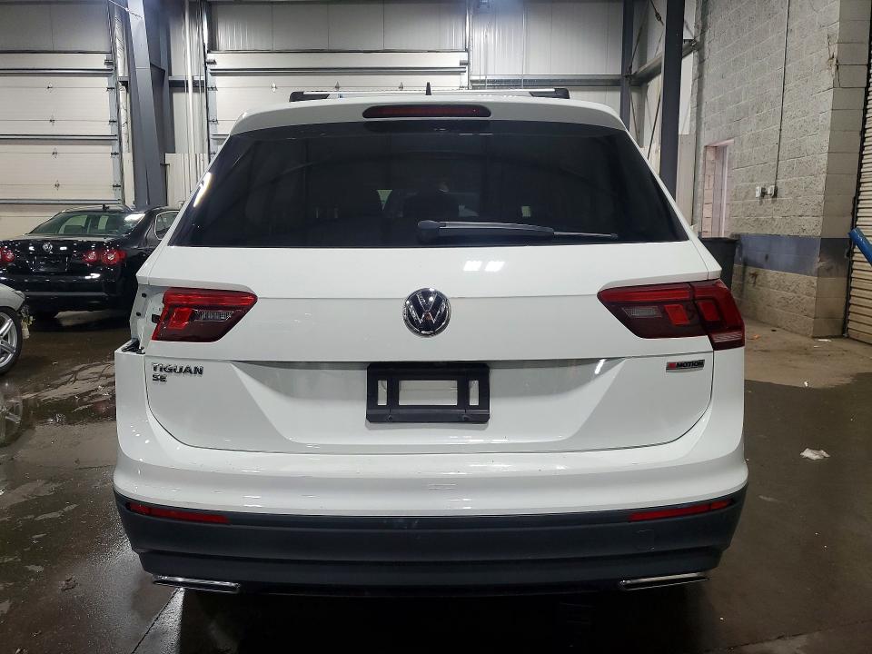 59611396 :رقم المزاد ، 3VV2B7AXXKM142851 vin ، 2019 Volkswagen Tiguan مزاد بيع