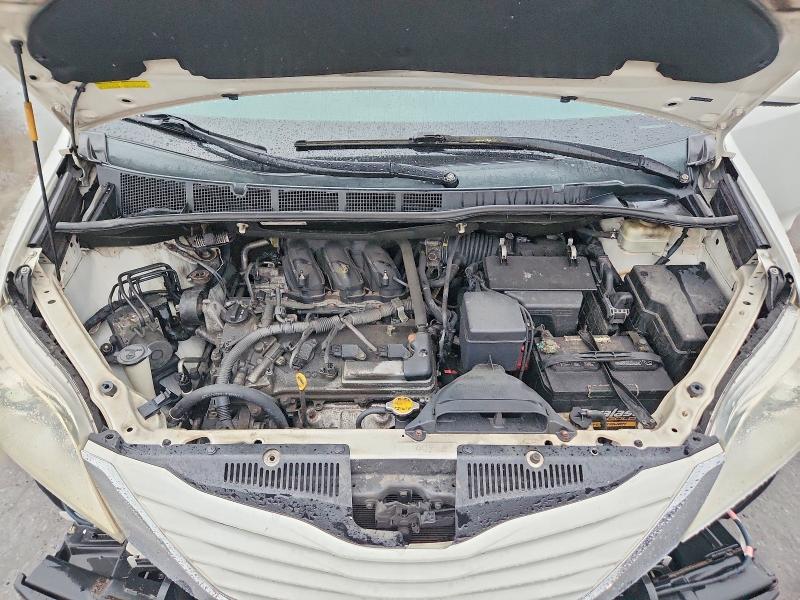 2015 Toyota Sienna მანქანა იყიდება აუქციონზე, vin: 5TDKK3DC4FS571943, აუქციონის ნომერი: 61899216
