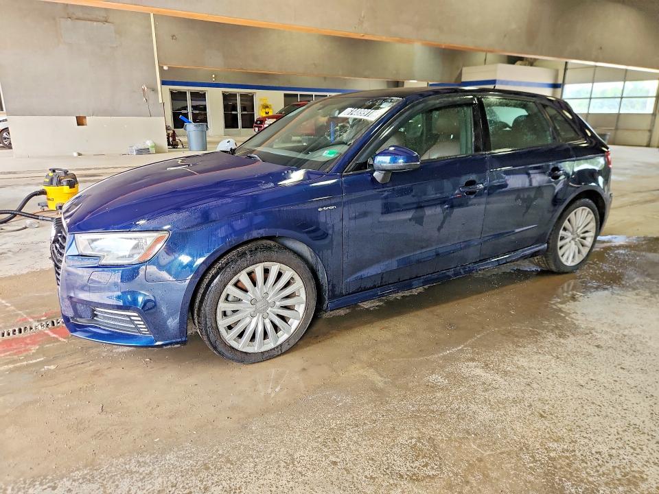 Продаж на аукціоні авто 2017 Audi A3, vin: WAUUPBFF9HA119530, номер лоту: 61489916