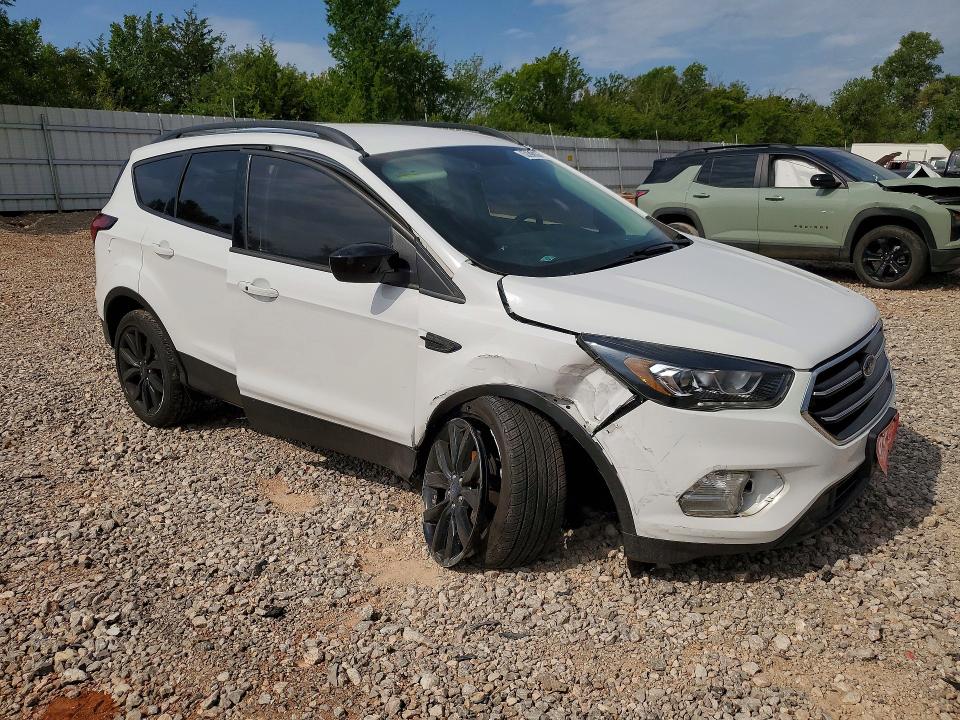 60398836 :رقم المزاد ، 1FMCU0GD2KUA73419 vin ، 2019 Ford Escape مزاد بيع
