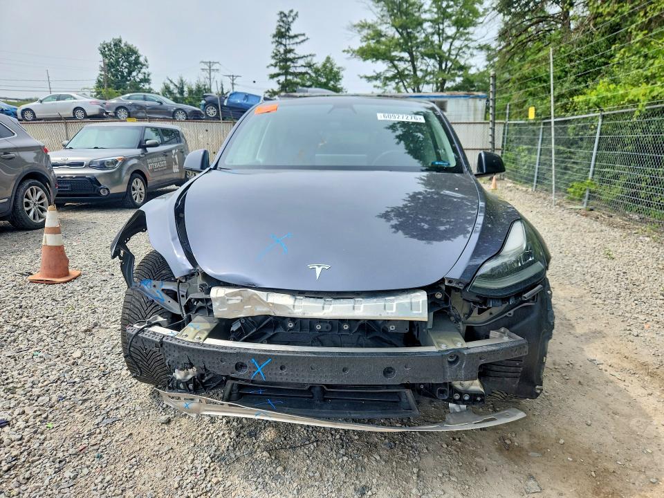 60927276 :رقم المزاد ، 7SAYGDEEXNF390983 vin ، 2022 Tesla Model Y مزاد بيع