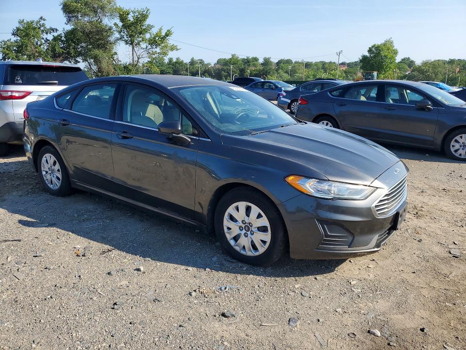 60589846 :رقم المزاد ، 3FA6P0G70KR281105 vin ، 2019 Ford Fusion مزاد بيع