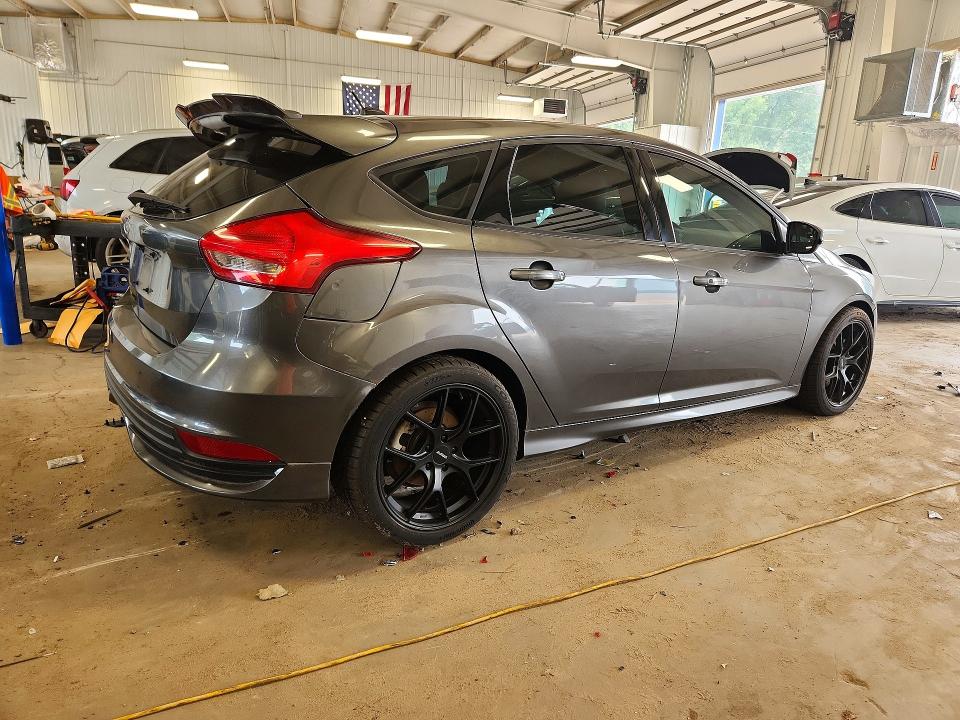 2015 Ford Focus მანქანა იყიდება აუქციონზე, vin: 1FADP3L97FL373252, აუქციონის ნომერი: 61627716