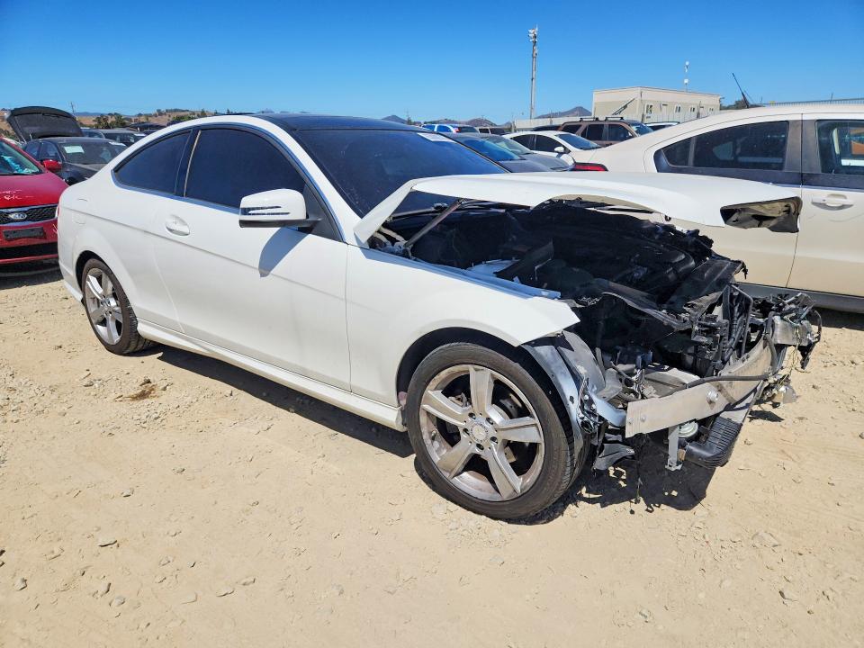 Продажа на аукционе авто 2013 Mercedes-benz C, vin: WDDGJ4HB0DF977527, номер лота: 63000576