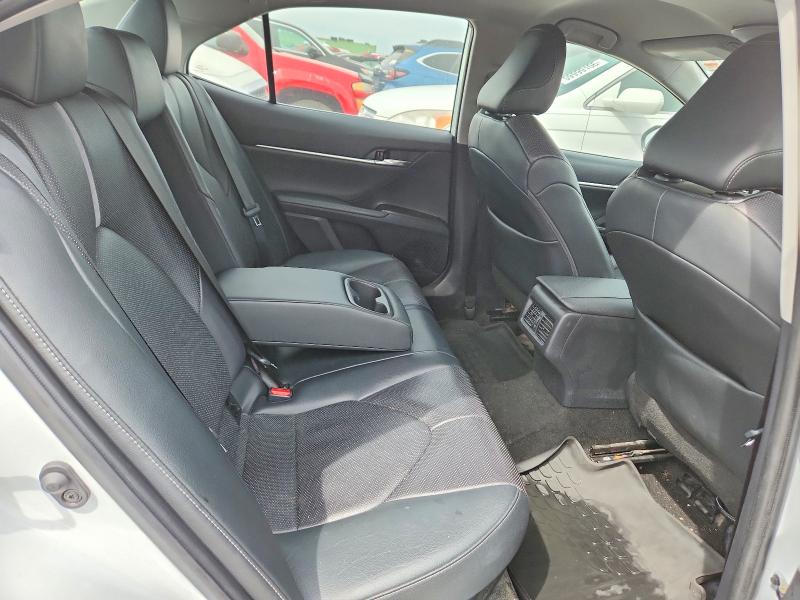 60683836 :رقم المزاد ، 4T1K31AK8NU572273 vin ، 2022 Toyota Camry مزاد بيع
