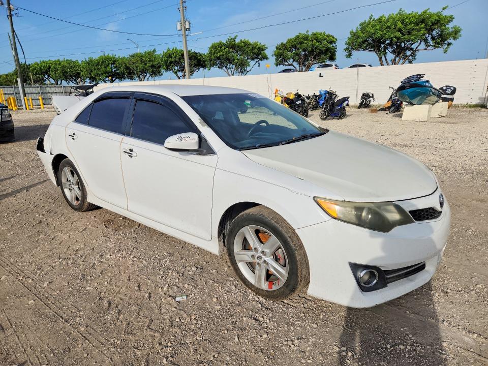 58108476 :رقم المزاد ، 4T1BF1FK4EU375441 vin ، 2014 Toyota Camry مزاد بيع