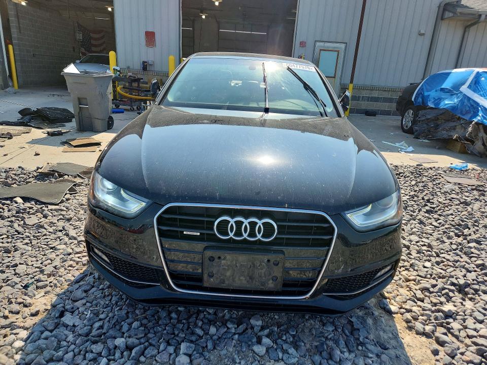 60477576 :رقم المزاد ، WAUFFAFL0FN043231 vin ، 2015 Audi A4 مزاد بيع