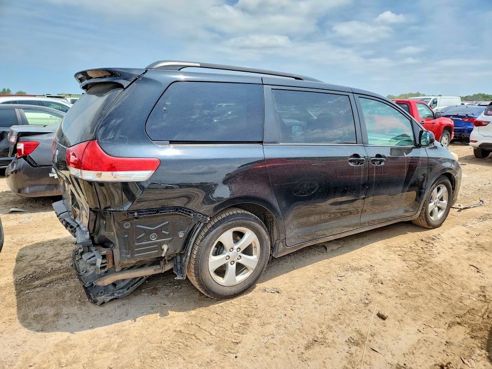 60623406 :رقم المزاد ، 5TDKK3DC6ES470918 vin ، 2014 Toyota Sienna مزاد بيع