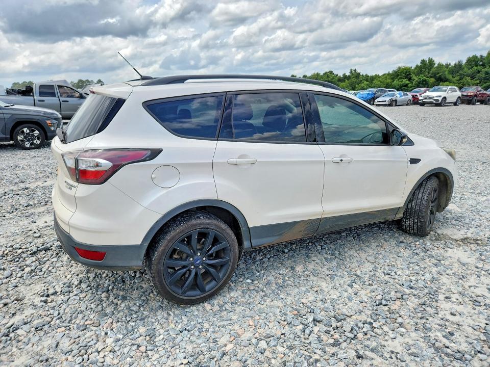 Продажа на аукционе авто 2017 Ford Escape, vin: 1FMCU9JDXHUA81323, номер лота: 62072526