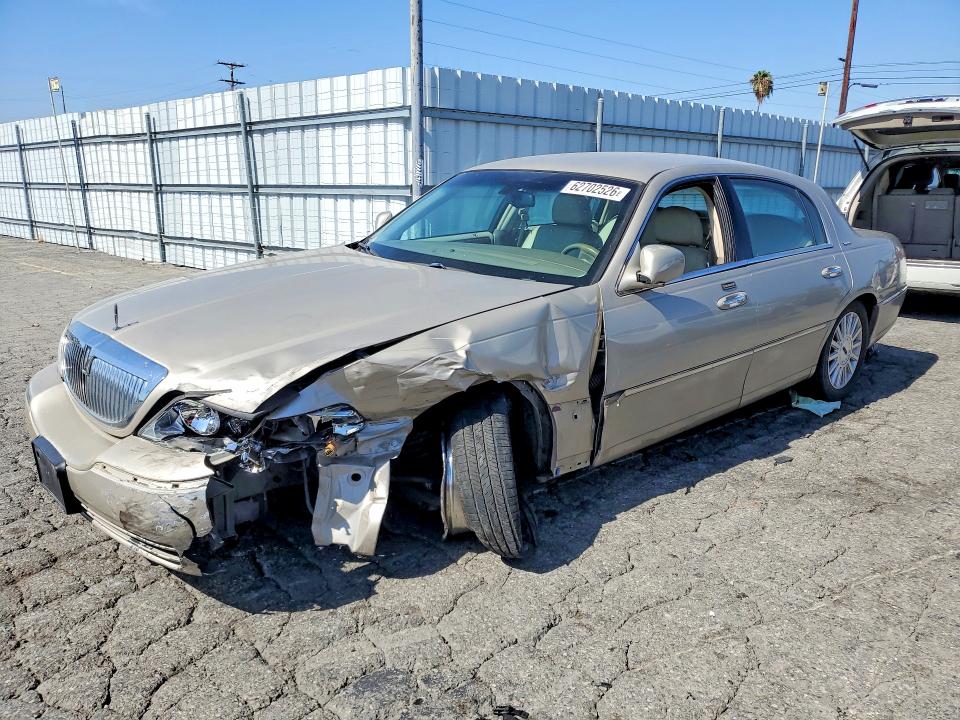 Продажа на аукционе авто 2004 Lincoln Town Car, vin: 1LNHM81W44Y611578, номер лота: 62702526