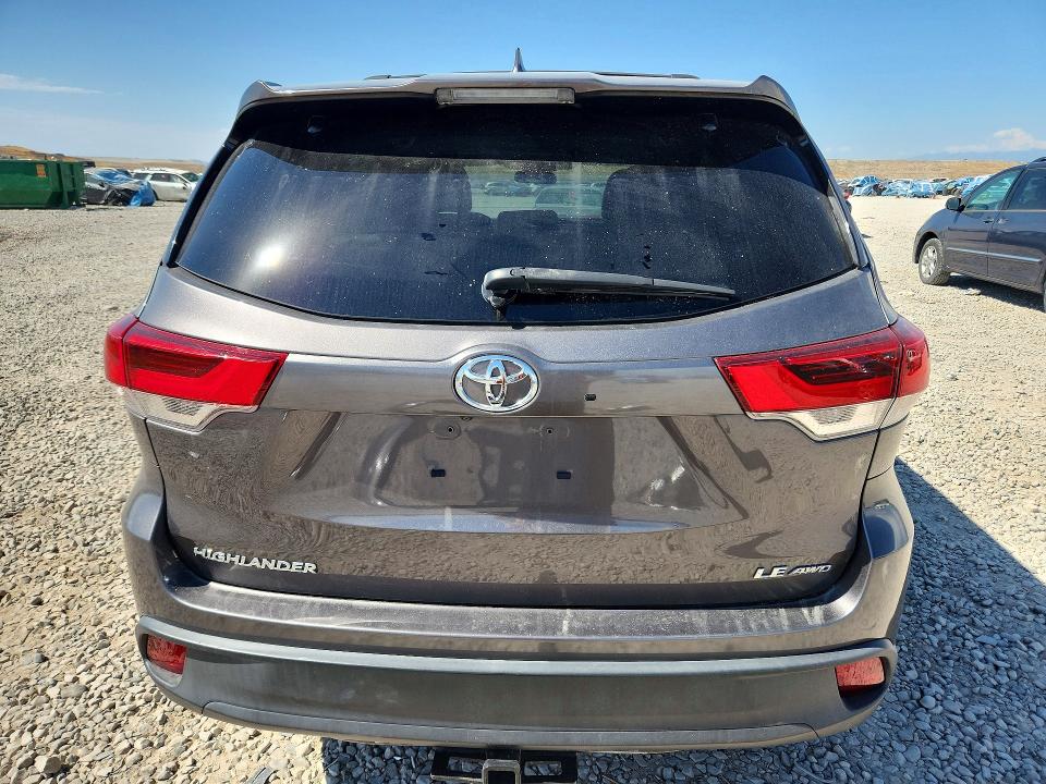 2018 Toyota Highlander მანქანა იყიდება აუქციონზე, vin: 5TDBZRFH3JS499343, აუქციონის ნომერი: 61959046