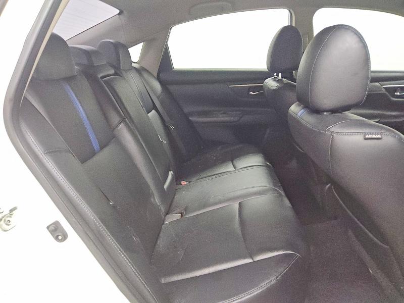 Продаж на аукціоні авто 2018 Nissan Altima, vin: 1N4AL3AP6JC223917, номер лоту: 61002326