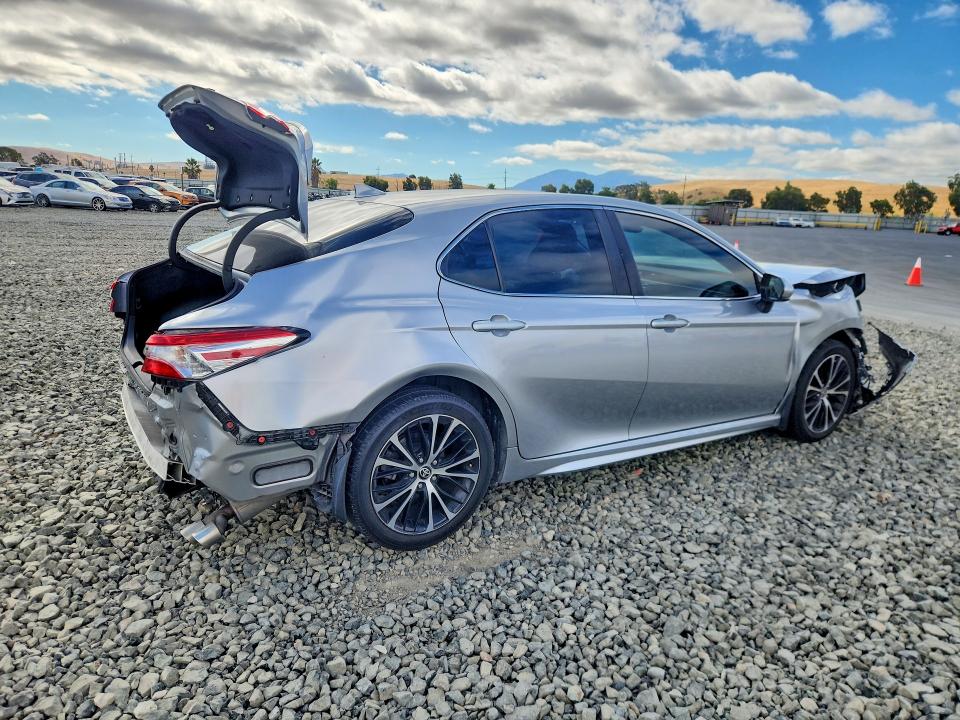62236986 :رقم المزاد ، 4T1G11AK1LU967047 vin ، 2020 Toyota Camry مزاد بيع