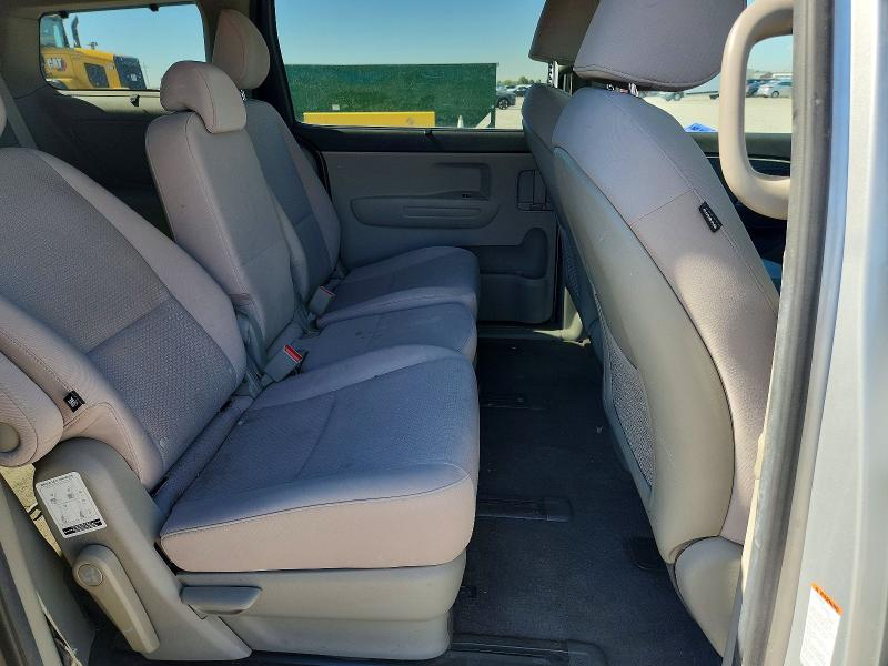 59865216 :رقم المزاد ، KNDMB5C12G6092961 vin ، 2016 Kia Sedona مزاد بيع