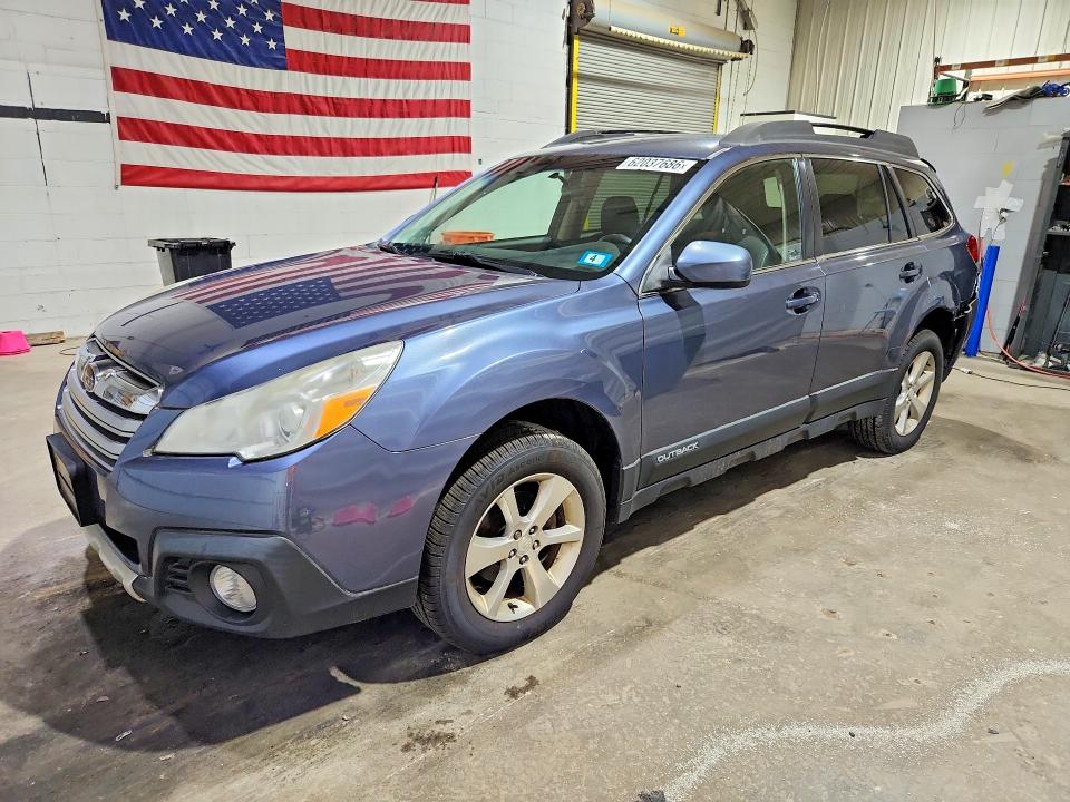 62037686 :رقم المزاد ، 4S4BRBKC7E3285623 vin ، 2014 Subaru Outback مزاد بيع