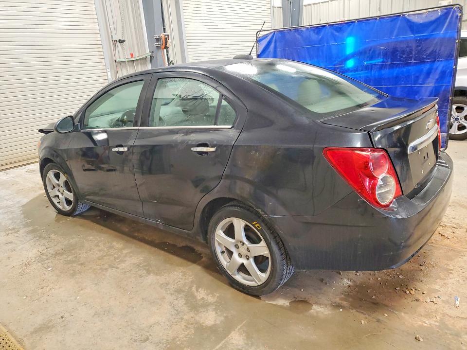 62721356 :رقم المزاد ، 1G1JE5SB1F4107912 vin ، 2015 Chevrolet Sonic مزاد بيع