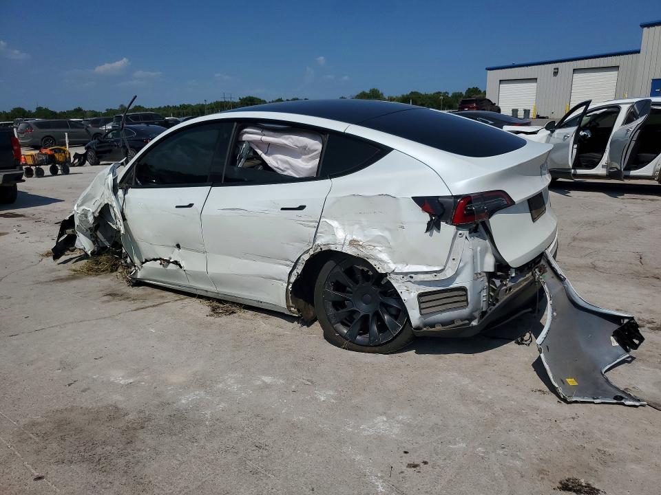 63569156 :رقم المزاد ، 7SAYGAEE1NF329679 vin ، 2022 Tesla Model Y مزاد بيع