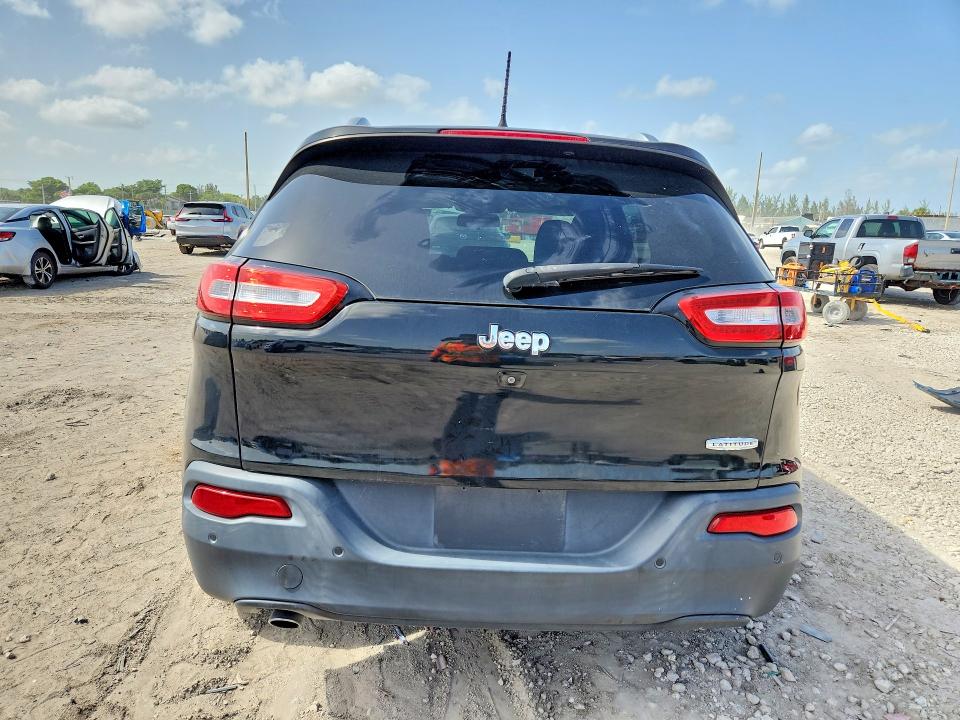 60742616 :رقم المزاد ، 1C4PJLCB1HW613523 vin ، 2017 Jeep Cherokee مزاد بيع