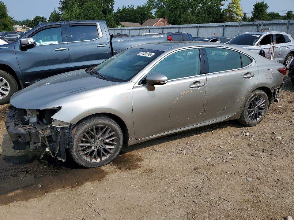 60529816 :رقم المزاد ، 58ABK1GG2JU111594 vin ، 2018 Lexus Es مزاد بيع