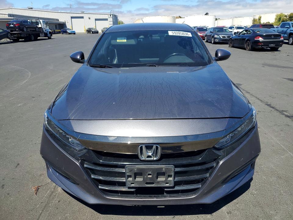 59285036 :رقم المزاد ، 1HGCV1F30JA076675 vin ، 2018 Honda Accord مزاد بيع