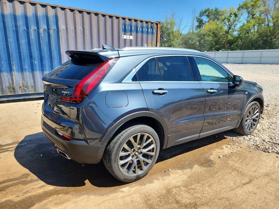 60635346 :رقم المزاد ، 1GYFZBR41MF026220 vin ، 2021 Cadillac Xt4 مزاد بيع