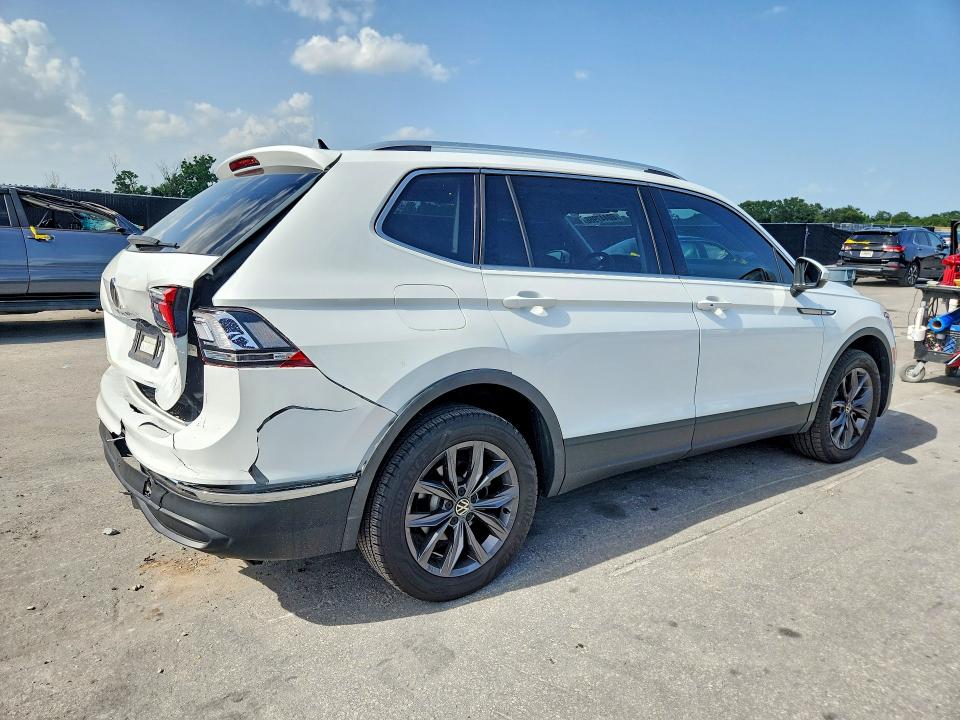 60447966 :رقم المزاد ، 3VV3B7AX1NM037379 vin ، 2022 Volkswagen Tiguan مزاد بيع