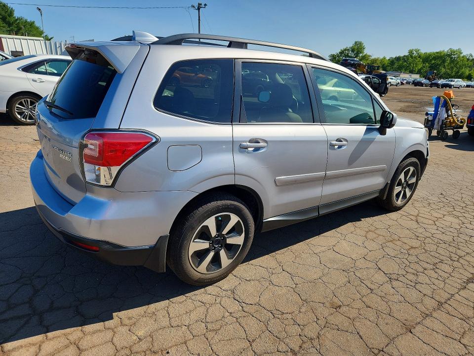 62148906 :رقم المزاد ، JF2SJAEC5HH422732 vin ، 2017 Subaru Forester مزاد بيع