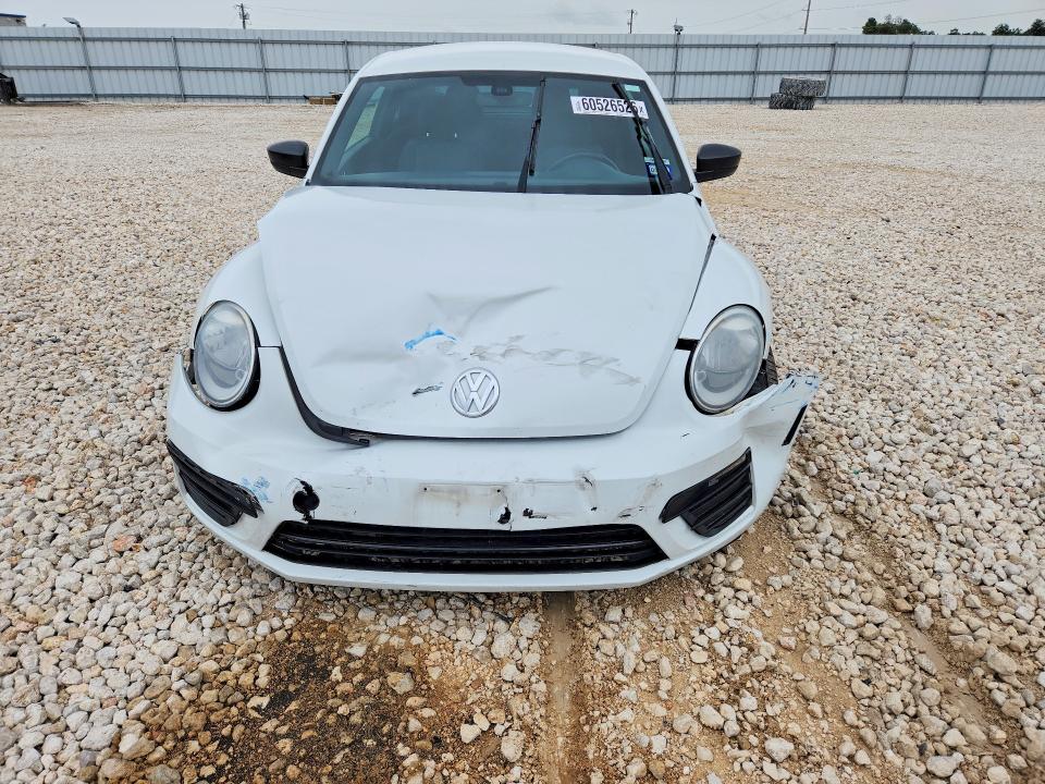 60526526 :رقم المزاد ، 3VWF17ATXHM610700 vin ، 2017 Volkswagen Beetle مزاد بيع