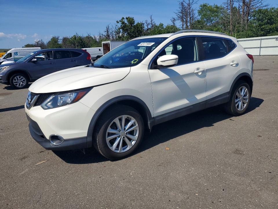60121966 :رقم المزاد ، JN1BJ1CR3HW138214 vin ، 2017 Nissan Rogue Sport مزاد بيع