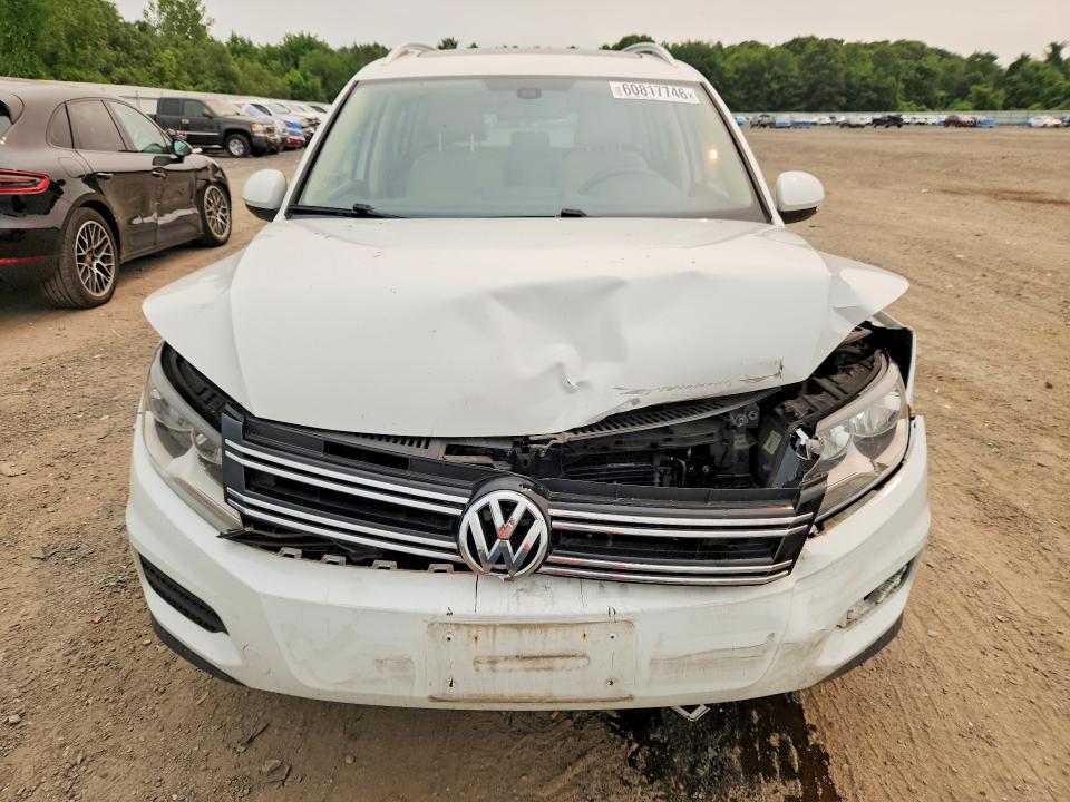 60817746 :رقم المزاد ، WVGSV7AX2HK015030 vin ، 2017 Volkswagen Tiguan مزاد بيع