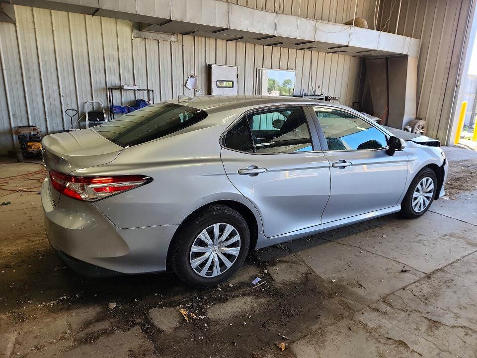61569236 :رقم المزاد ، 4T1B31HK7KU511689 vin ، 2019 Toyota Camry مزاد بيع