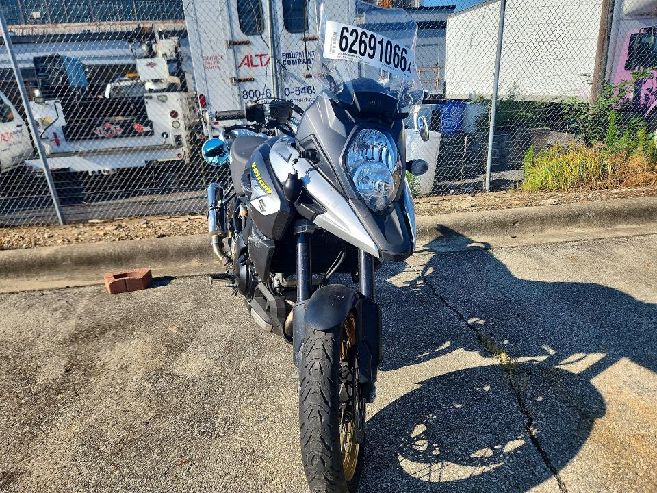 62691066 :رقم المزاد ، JS1VU51A1J2100803 vin ، 2018 Suzuki Dl1000 مزاد بيع