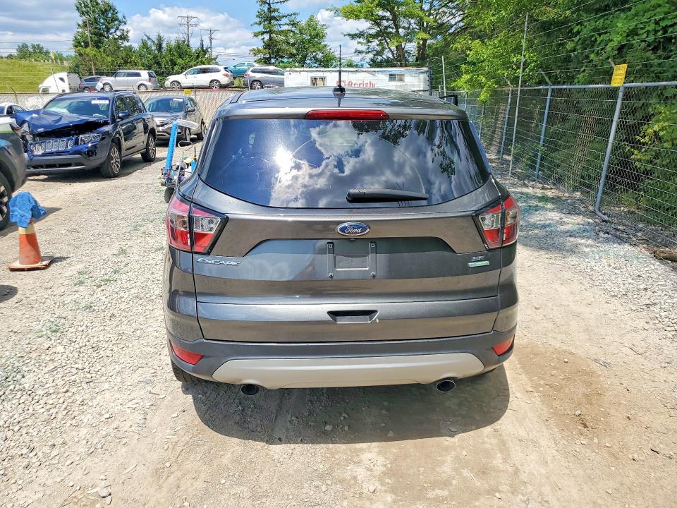 Продаж на аукціоні авто 2017 Ford Escape, vin: 1FMCU0GD5HUD73898, номер лоту: 62576606