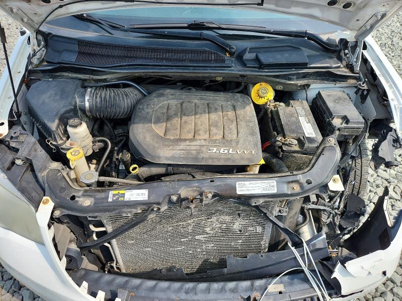 61192096 :رقم المزاد ، 2C4RC1CG4GR221677 vin ، 2016 Chrysler Town & Country مزاد بيع