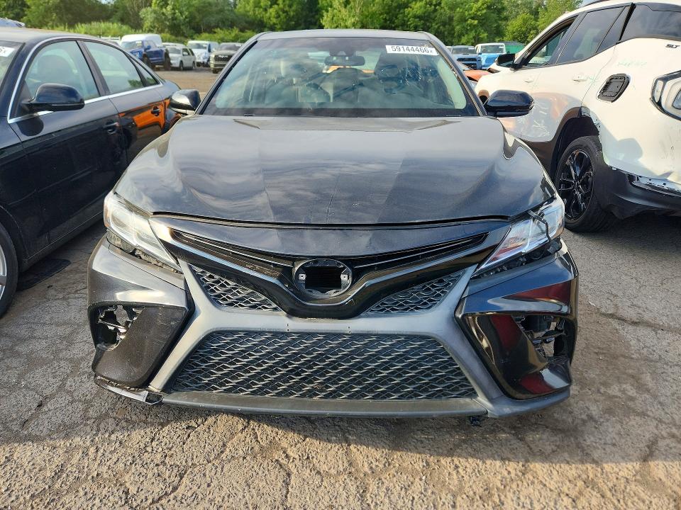 Продаж на аукціоні авто 2018 Toyota Camry, vin: 4T1B11HK5JU556795, номер лоту: 59144466