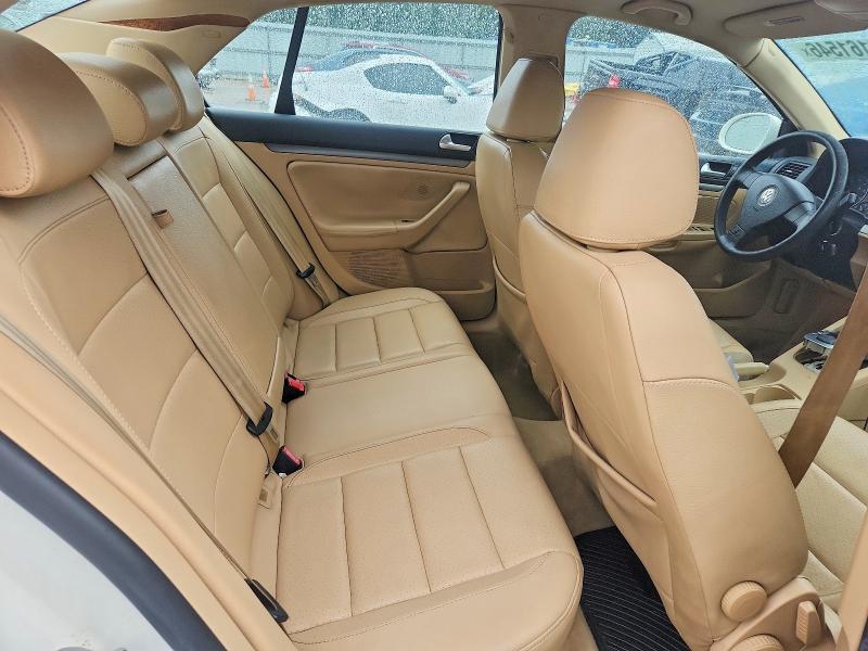 62161546 :رقم المزاد ، 3VWEF71K17M198184 vin ، 2007 Volkswagen Jetta مزاد بيع