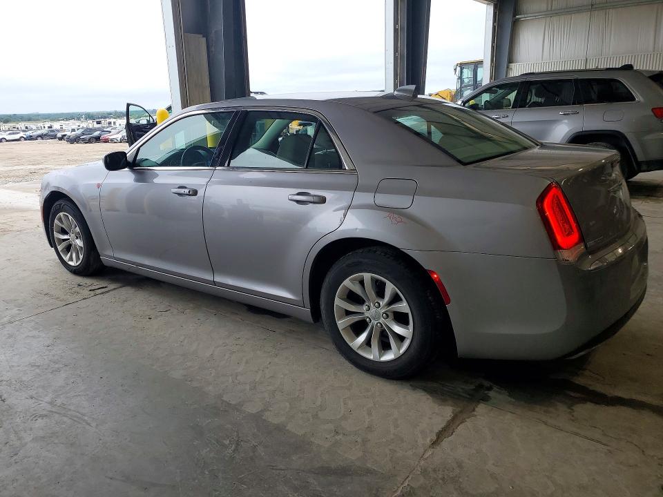 62247426 :رقم المزاد ، 2C3CCAAG8FH735887 vin ، 2015 Chrysler 300 مزاد بيع