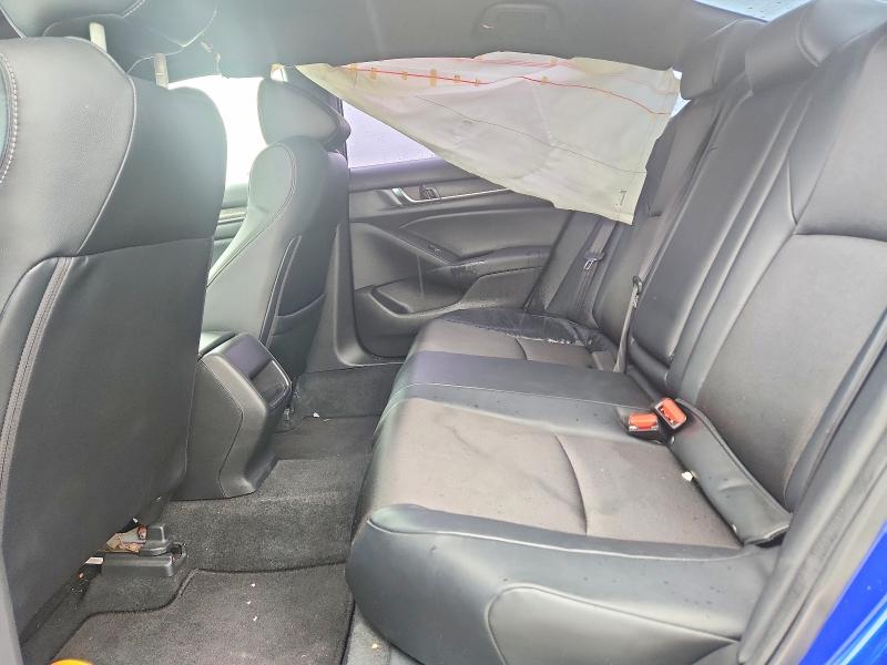 61044676 :رقم المزاد ، 1HGCV1F30JA193818 vin ، 2018 Honda Accord مزاد بيع