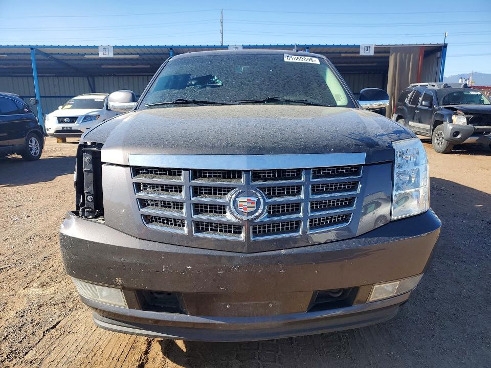 2011 Cadillac Escalade მანქანა იყიდება აუქციონზე, vin: 1GYS4JEF7BR306573, აუქციონის ნომერი: 61060096