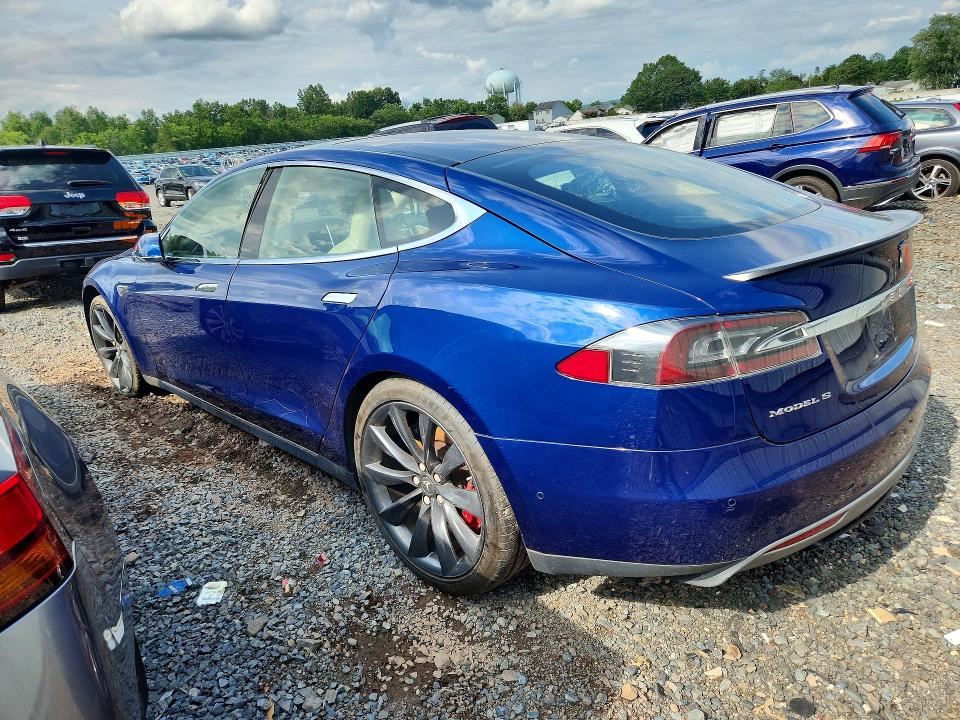 Продажа на аукционе авто 2015 Tesla Model S, vin: 5YJSA1E47FF114353, номер лота: 62977956