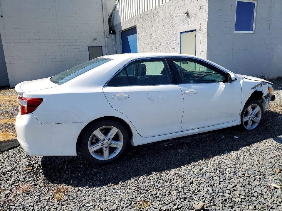 2014 Toyota Camry მანქანა იყიდება აუქციონზე, vin: 4T1BF1FK9EU801401, აუქციონის ნომერი: 61788846