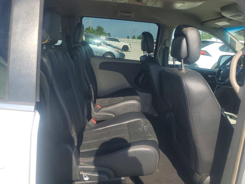 59260676 :رقم المزاد ، 2C4RC1CG4FR519905 vin ، 2015 Chrysler Town & Country مزاد بيع