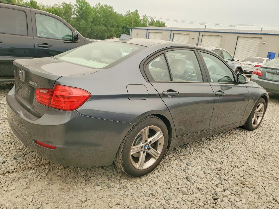 2013 Bmw 328 მანქანა იყიდება აუქციონზე, vin: WBA3B3C56DJ810665, აუქციონის ნომერი: 61414286