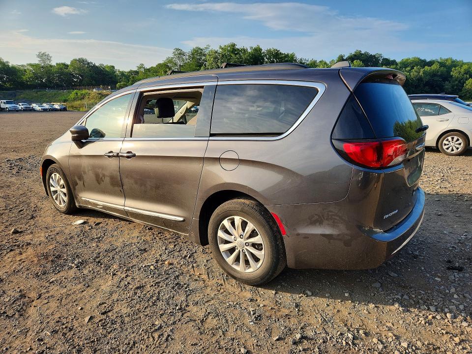 58603206 :رقم المزاد ، 2C4RC1BG4HR821196 vin ، 2017 Chrysler Pacifica مزاد بيع
