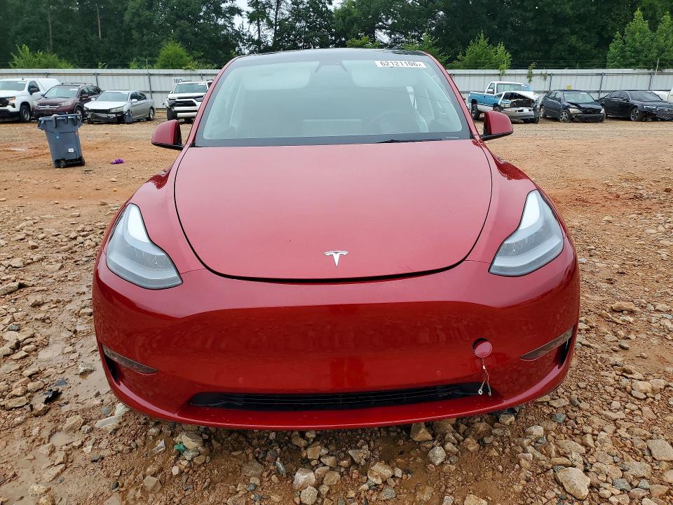 62121106 :رقم المزاد ، 5YJYGDEE3MF253685 vin ، 2021 Tesla Model Y مزاد بيع