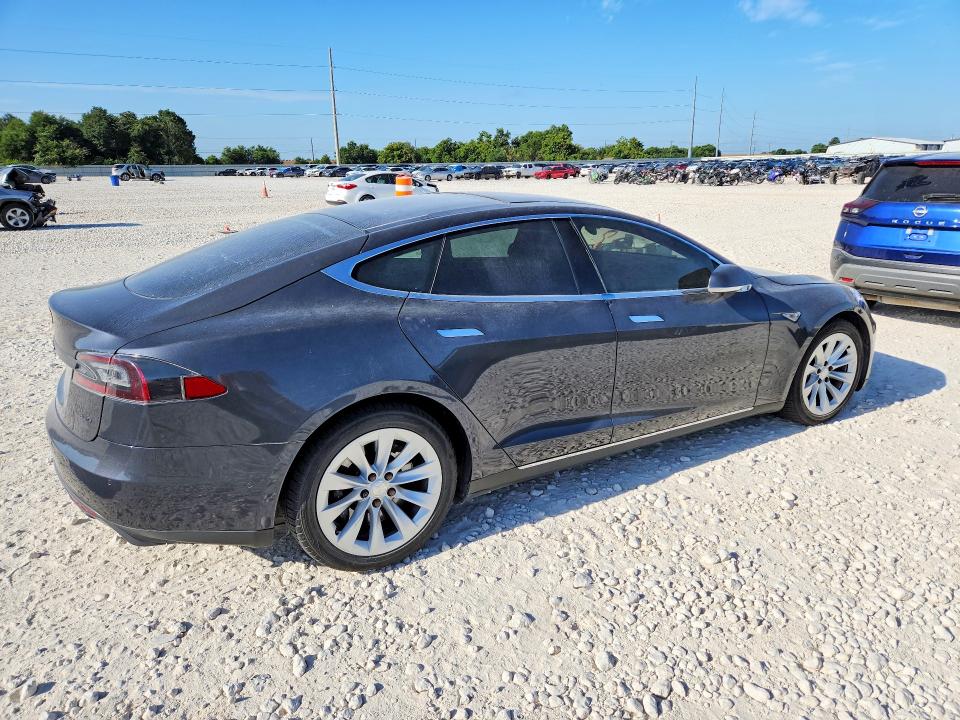 2015 Tesla Model S მანქანა იყიდება აუქციონზე, vin: 5YJSA1E27FF112486, აუქციონის ნომერი: 60631236