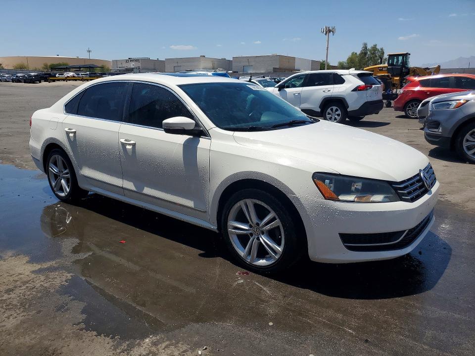 62301316 :رقم المزاد ، 1VWCN7A31DC106300 vin ، 2013 Volkswagen Passat مزاد بيع