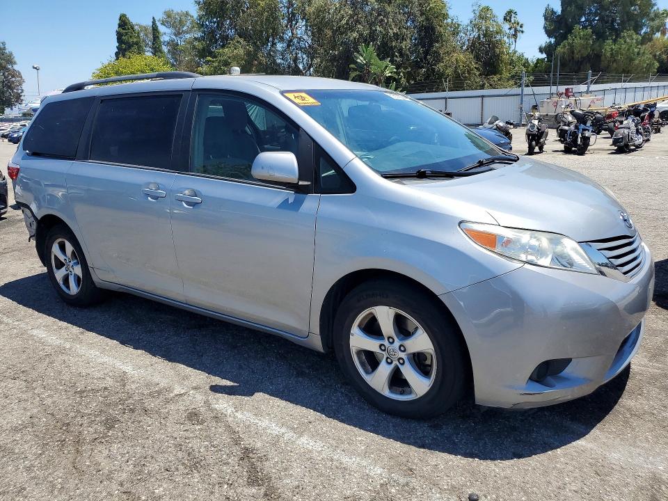2017 Toyota Sienna მანქანა იყიდება აუქციონზე, vin: 5TDKZ3DC4HS836245, აუქციონის ნომერი: 61557026