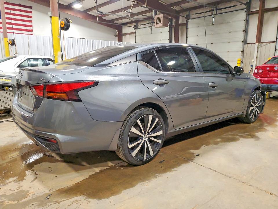 61389896 :رقم المزاد ، 1N4BL4CV0MN360169 vin ، 2021 Nissan Altima مزاد بيع